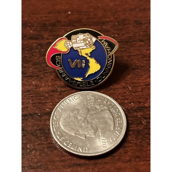 Apollo 7 Schirra Eisele Cunningham Space Shuttle NASA Lapel Hat Pin - Picture 2 of 3
